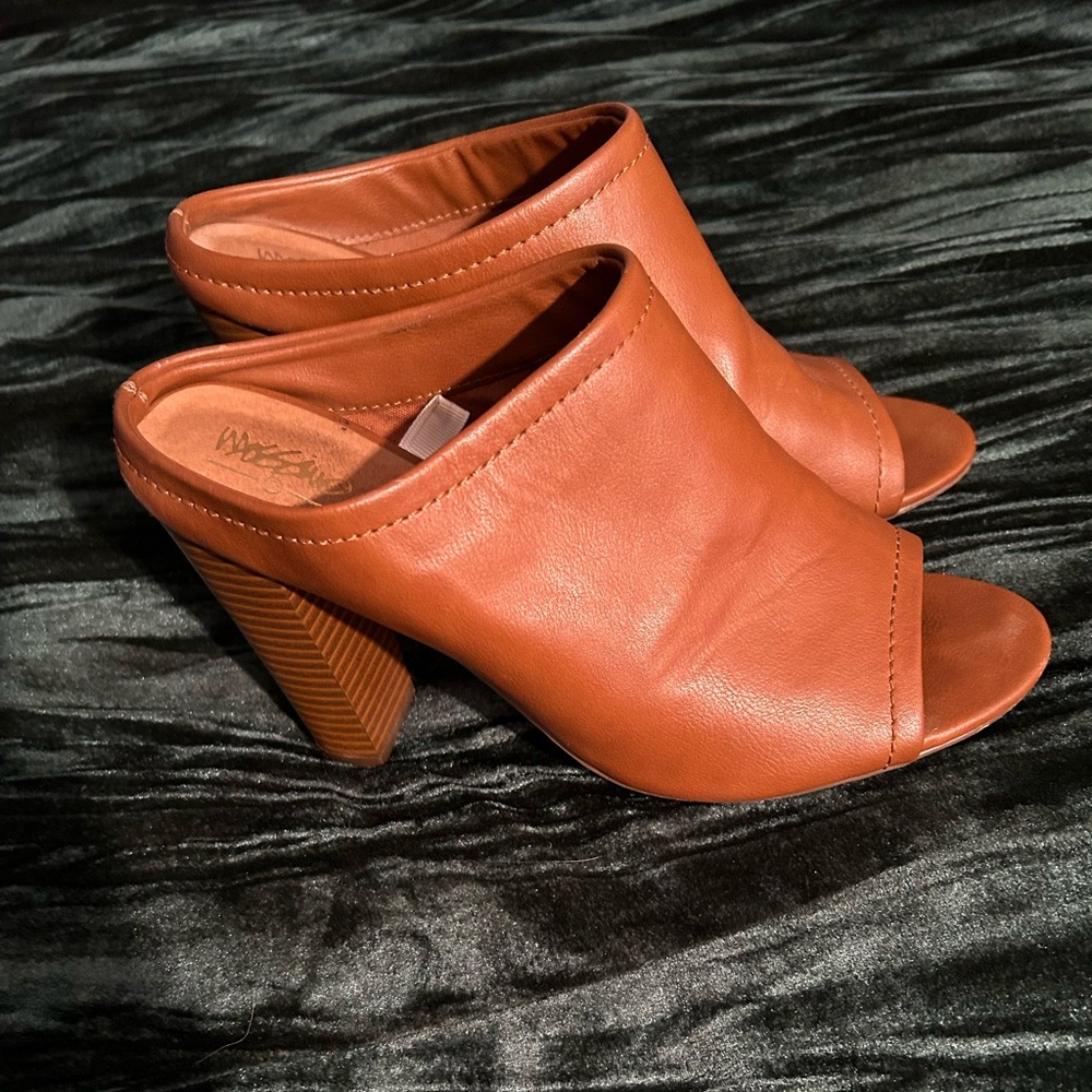 Missimo healed sandal
